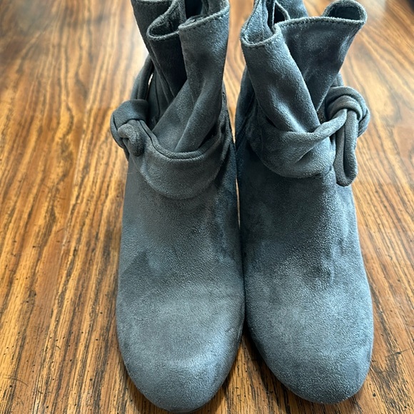 Nine West Grey Heel Booties Size 8 - Picture 3 of 6